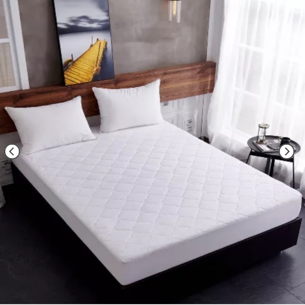 Machine Washable Quilted Mattress Pad - Room Essentials NEW $17